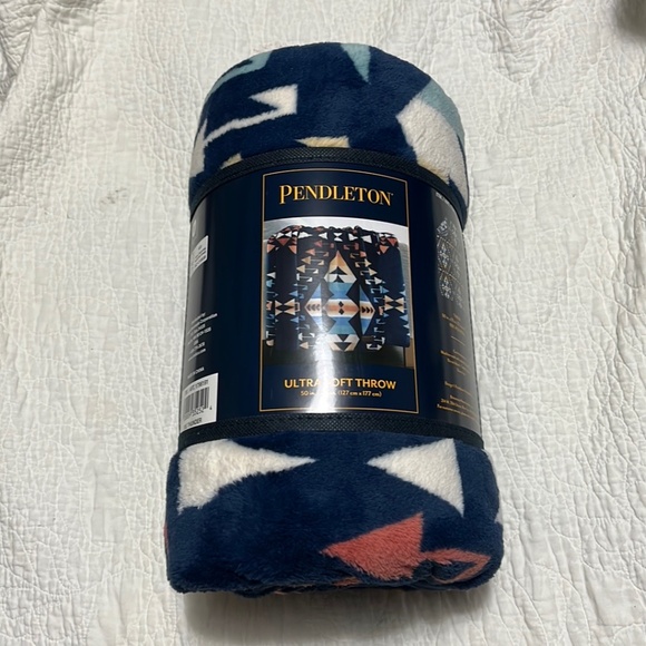 Pendleton Other - Pendleton Ultra Soft Throw, Big Thunder Print